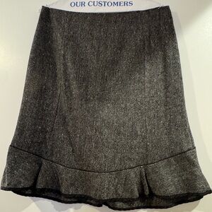 LIKE NEW! Gap Black/Cream Wool Tweed Knee Length Ruffle Hem Skirt Sz 8